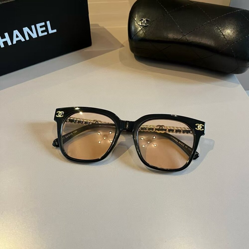Chic Black Women’s Sunglasses - Picture 8 of 8